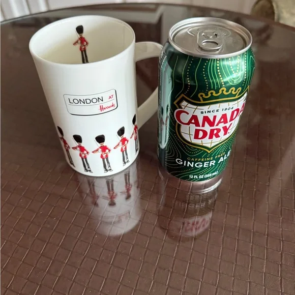 Harrods Royal Guard White and Red Mug - Picture 5 of 6